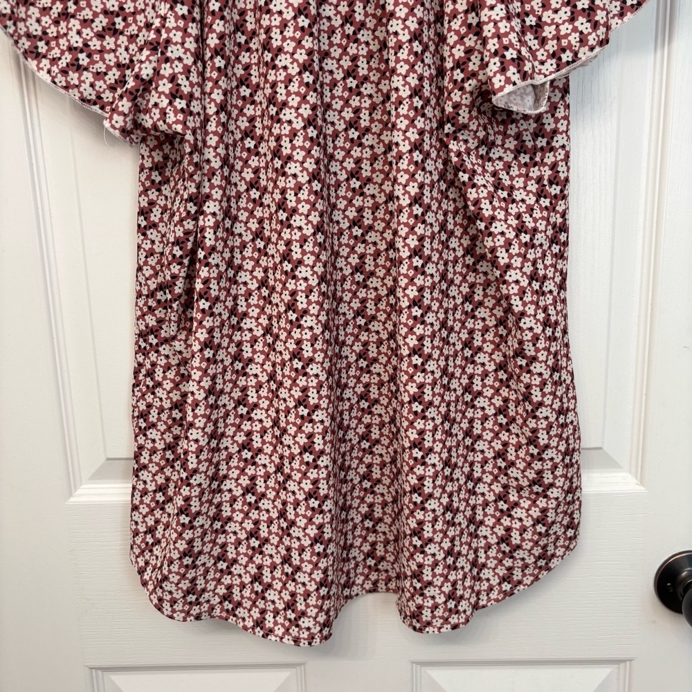 Burgundy Floral V-Neck Top | SimpleFun XL - Picture 10 of 11